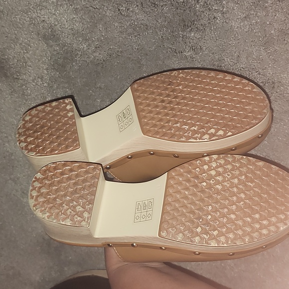 3 Pairs of Clogs - Picture 7 of 11